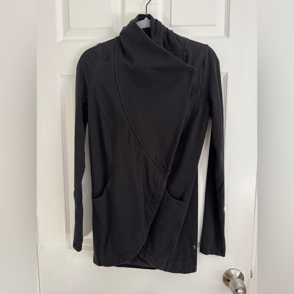VGUC Lululemon That’s a Wrap Jacket, Size 4, Black - Picture 5 of 8